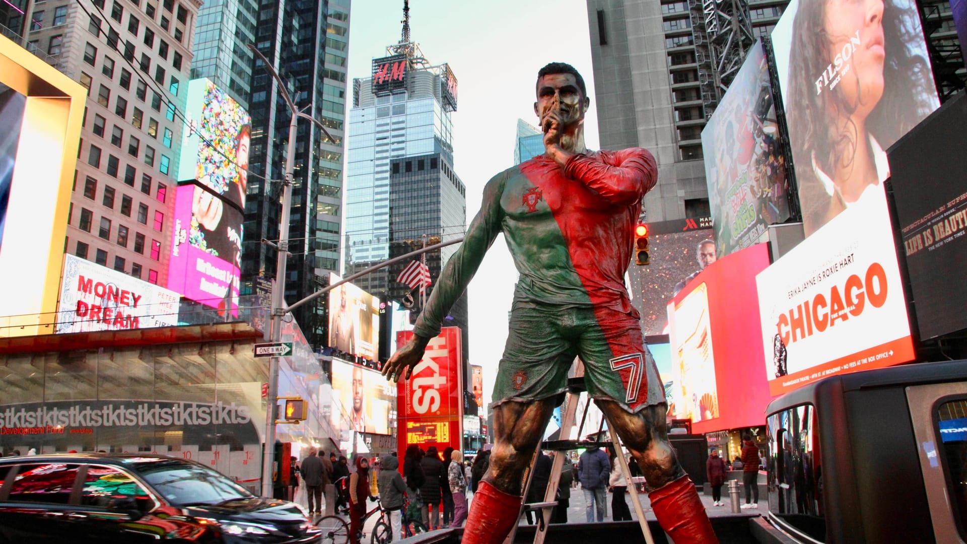 On the occasion of his 40th birthday, Cristiano Ronaldo goes on a world tour. Of course not the real one.