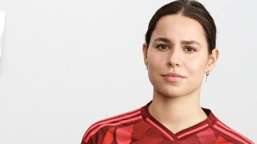 Lena Oberdorf in the new jersey: Adidas has a new DFB away jersey ready for the women's European Championship.