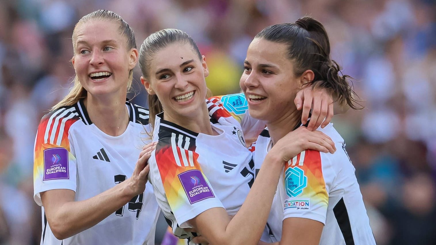 Janina Minge, Jule Brand and Lena Oberdorf (VRNL): The DFB women are fighting for the European Championship title in summer.