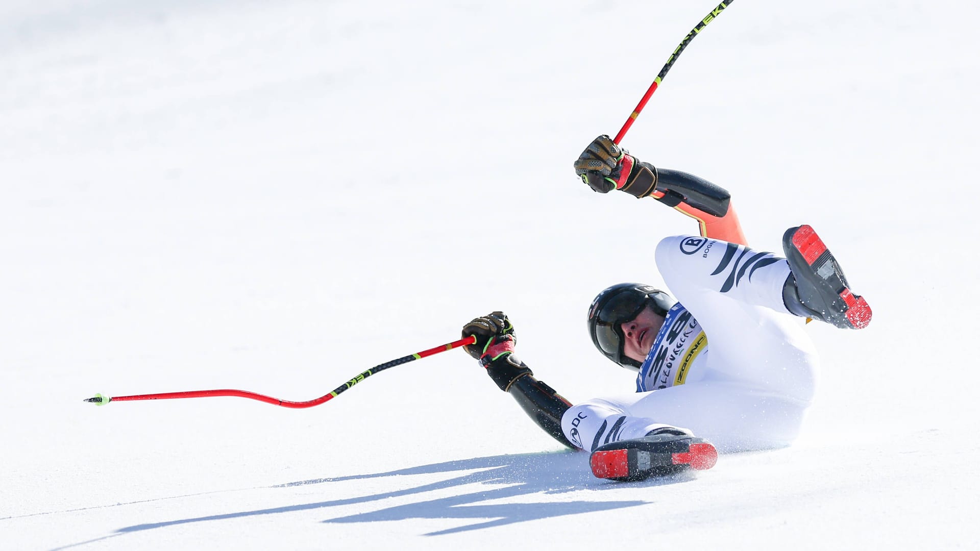 Luis Vogt: He fell and was thrown into the air by the impact.