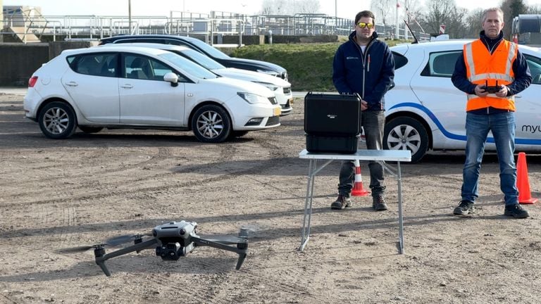 The Brabantse Delta water board has trained a number of people to fly with the drones (photo: Ronald Sträter).