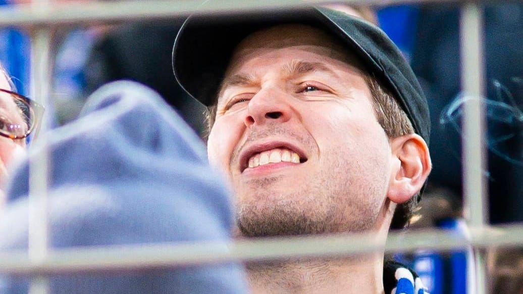 Kevin Kühnert in the Bielefeld curve: when he visited the stadium, things were probably happy.