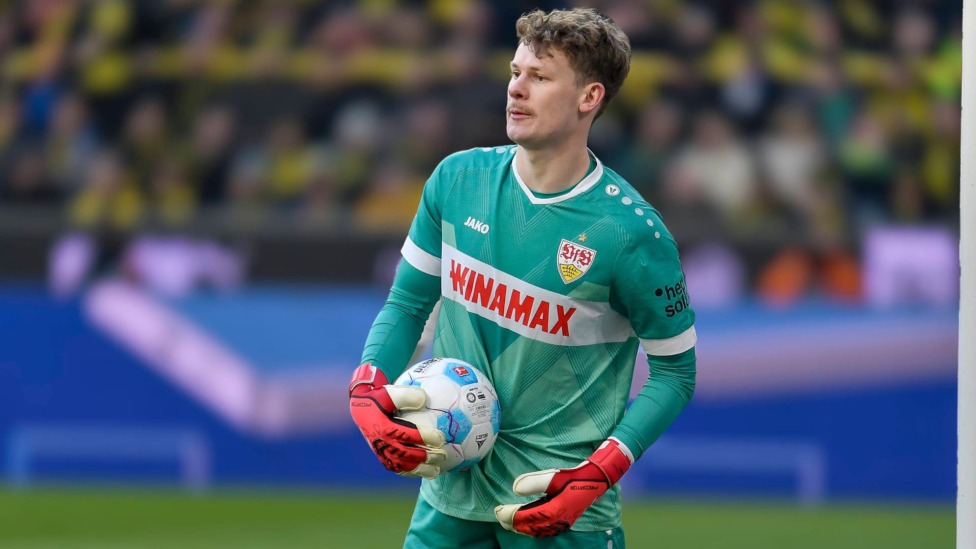 Alexander Nübel: The 28-year-old has been playing for VfB Stuttgart since 2023.