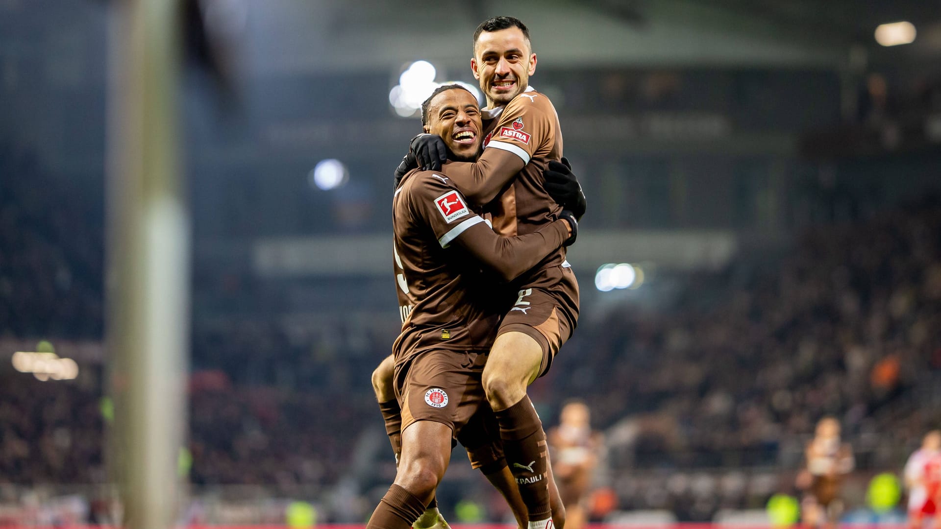 Against Union Berlin, Morgan Guilavogui (left) and Manolis Saliakas were still cheering: Now the regular players of FC St. Pauli have injured themselves. Against Union Berlin, Morgan Guilavogui (left) and Manolis Saliakas were still cheering: Now the regular players of FC St. Pauli have injured themselves.