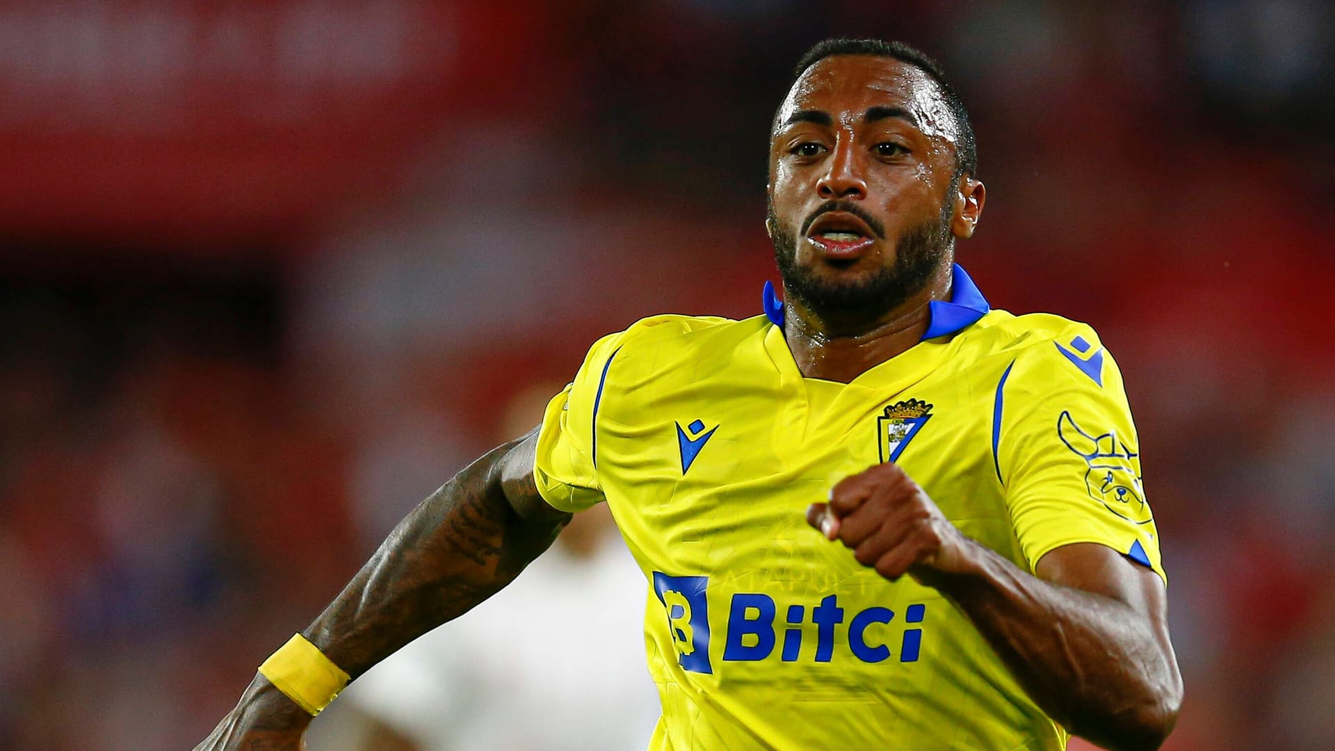 Carlos Akapo: He was racially insulted at the time. He is now playing in the USA.