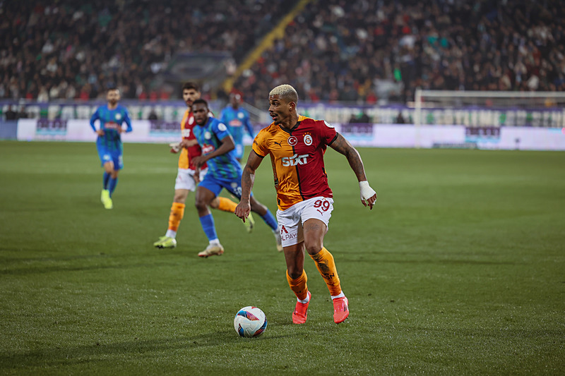 muhtemel-11ler-galatasaray-fenerbahce-maci-ne-zaman-saat-kacta-ve-hangi-kanalda-trendyol-super-lig-1740378207285.png