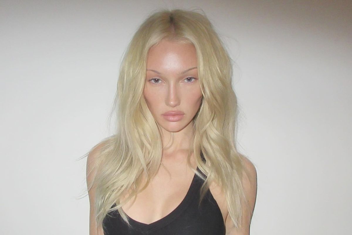 Hair laser discoloration