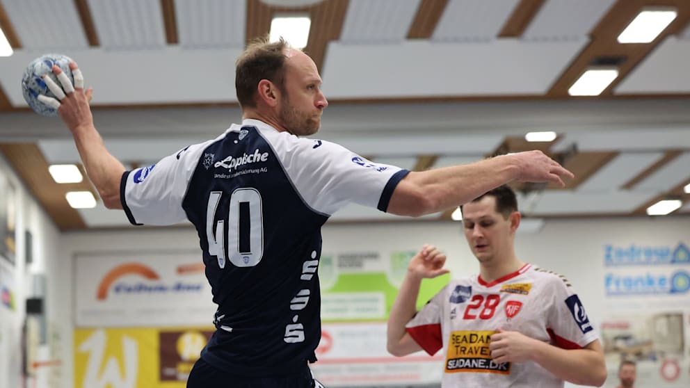 Co-Trainer Matthias Struck hat das Tor der Dänen fest im Visier