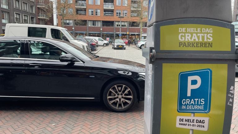 Since last year you can park for free in the center of Deurne 