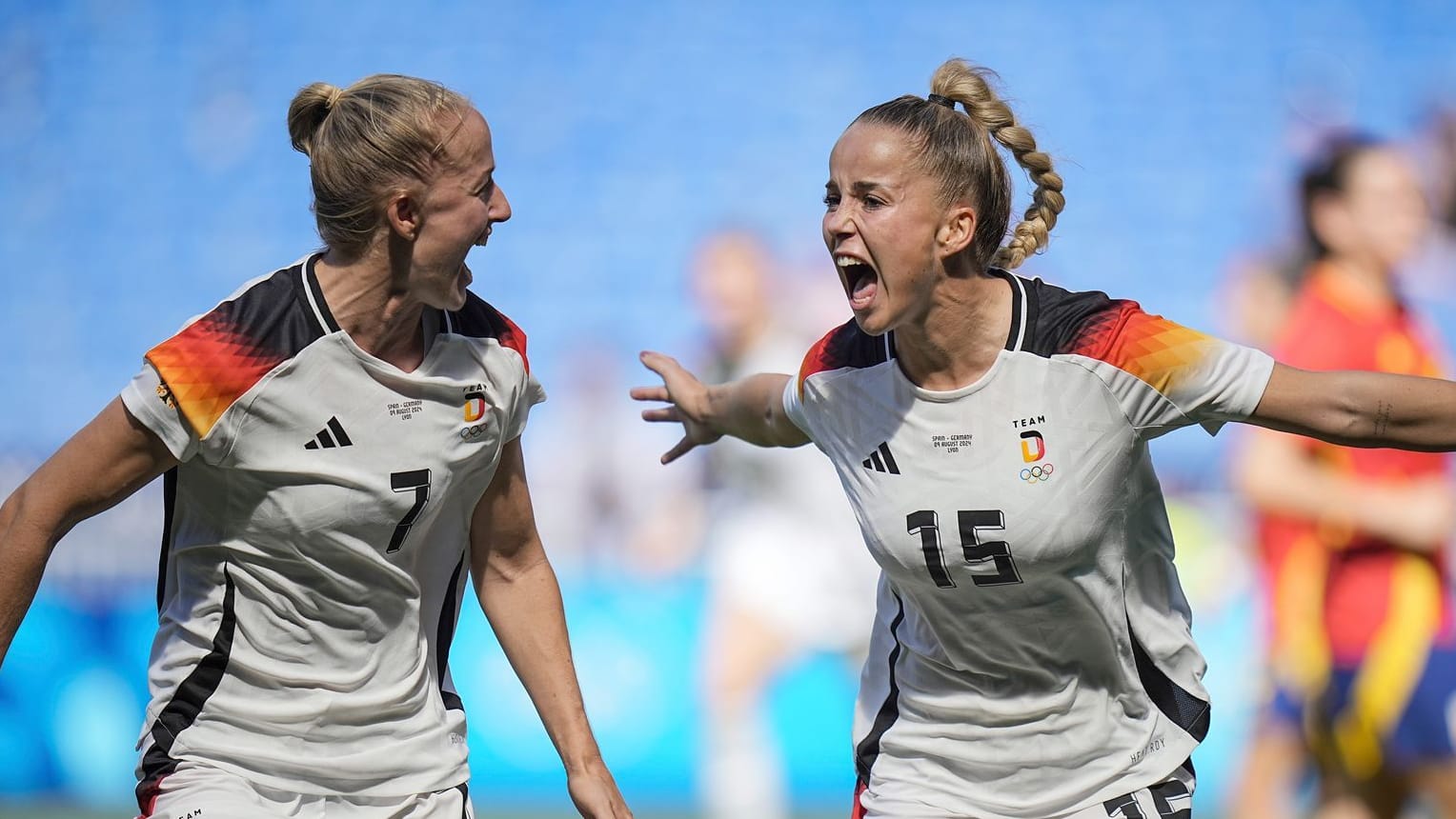 Lea Schüller and Giulia Gwinn
