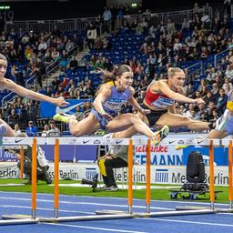 The women's hurdle sprint at the ISTAF Indoor 2024 (Image: Picture Alliance/dpa/Gora)