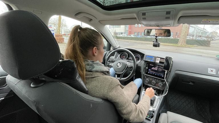 Jennifer in her taxi (photo: Rogier van Son). 
