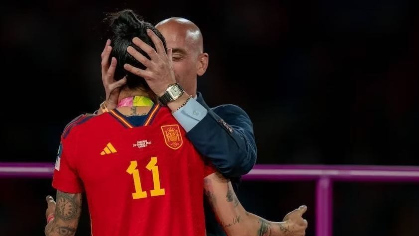 President Rubiales made the player Jennifer Hermoso a kiss.