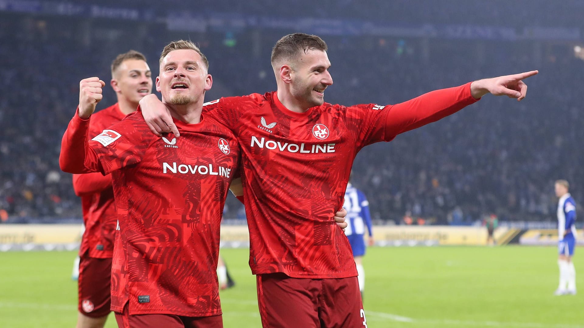 Cheers at Kaiserslautern: They at least temporarily jump to a direct promotion zone.