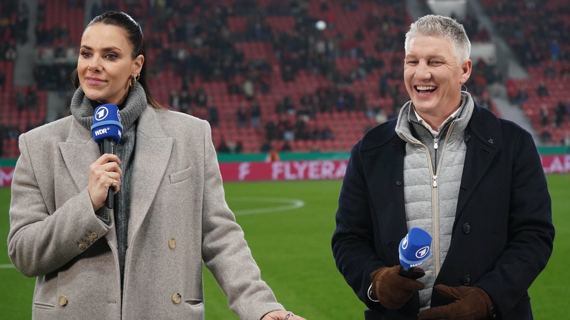 Proven duo in the live broadcasts of the "Sports show": ARD presenter Sedlaczek, expert Schweinsteiger on the edge of the cup game in Leverkusen.