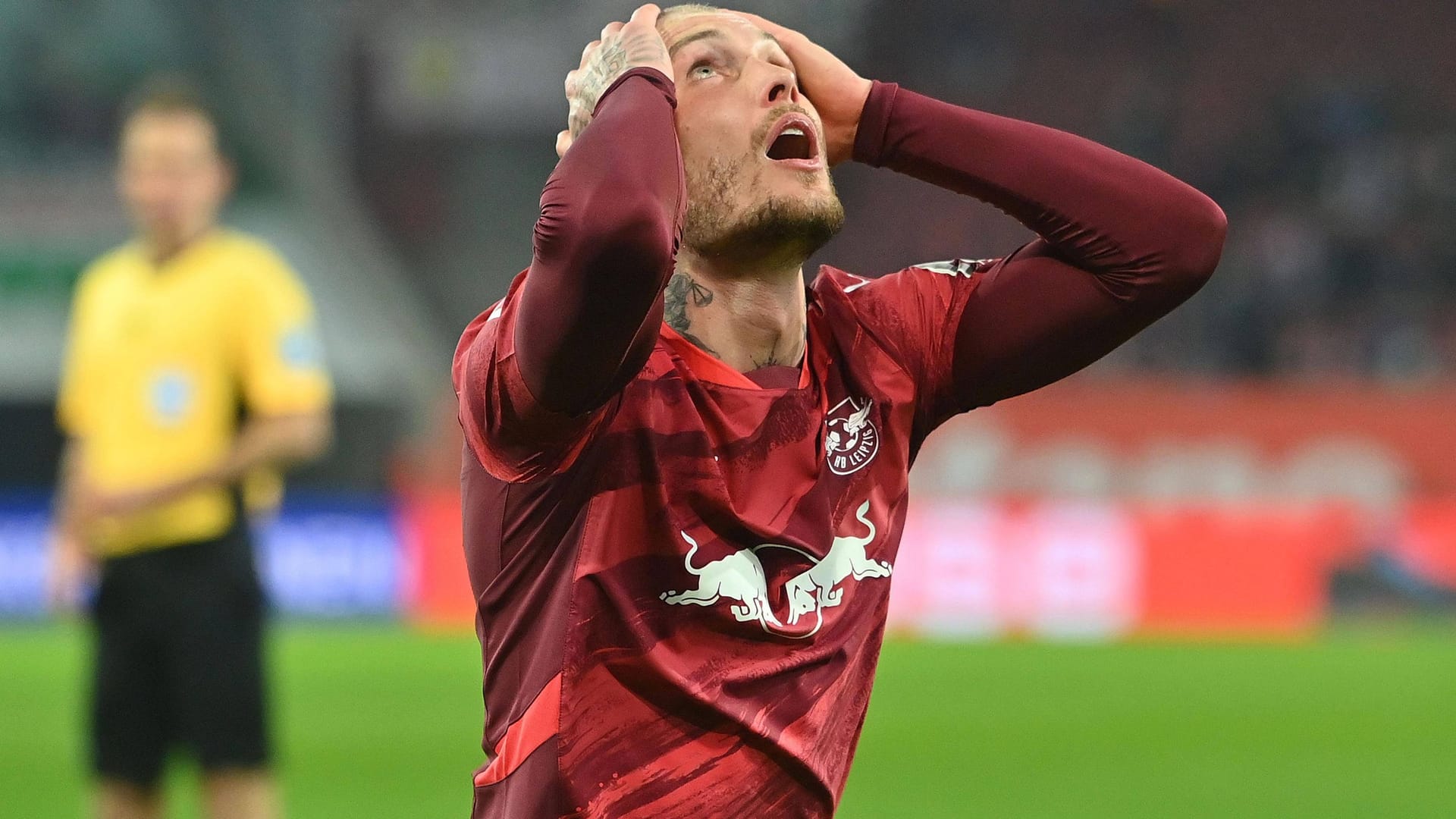 Stunned: Leipzig's David room in the game at FC Augsburg.