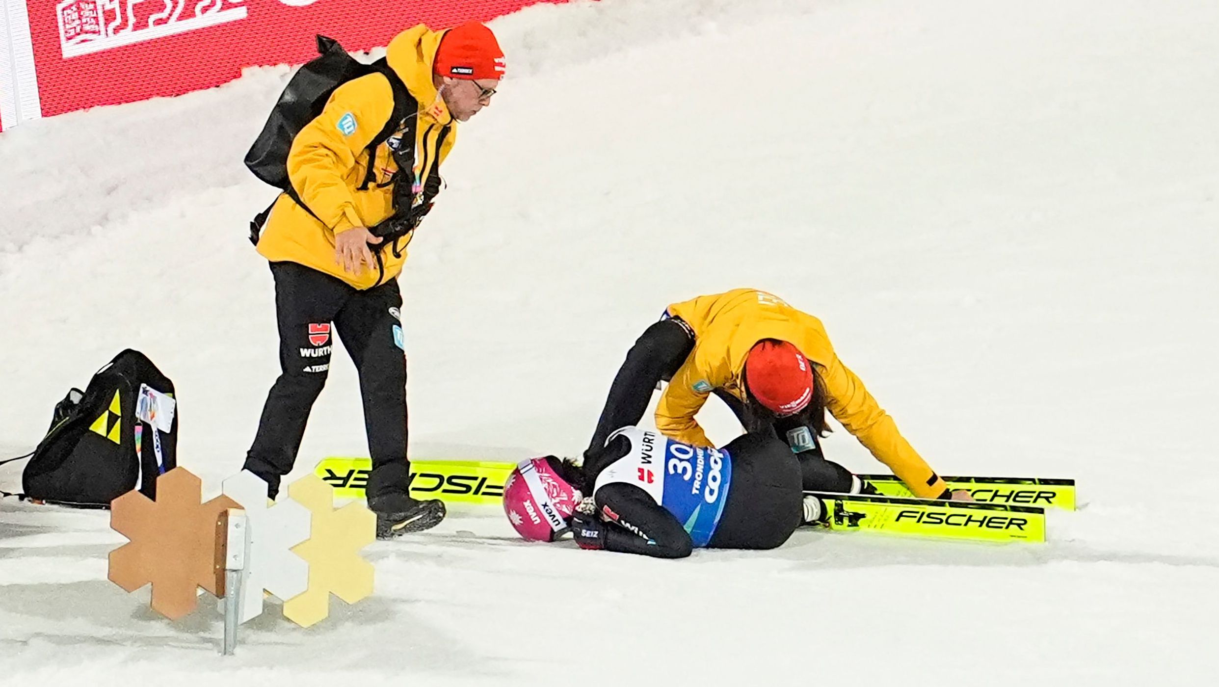 Luisa Görlich lies on the ground after her fall and is treated 