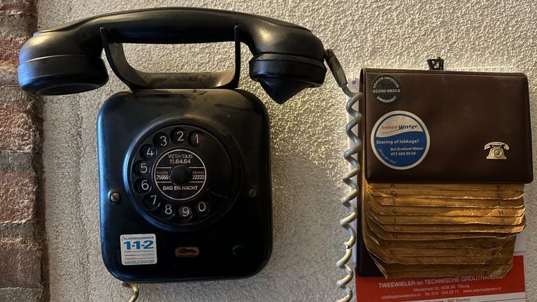 Rotus phone with handwritten topper (photo: Bridget Spoor)