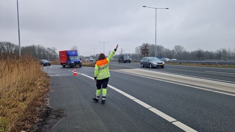Road inspector Jessie in a breakdown on the A2 (photo: Noël van Hooft)