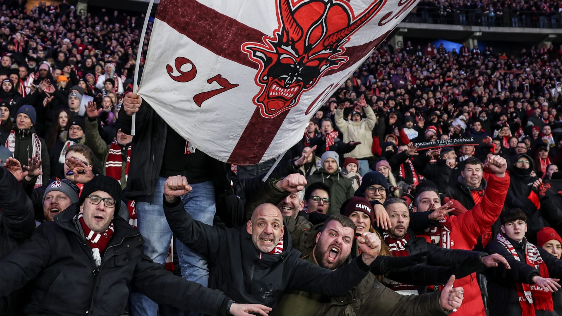 Fans of the 1st FC Kaiserslautern at the guest appearance in Berlin: Not all followers were allowed to go to the stadium.