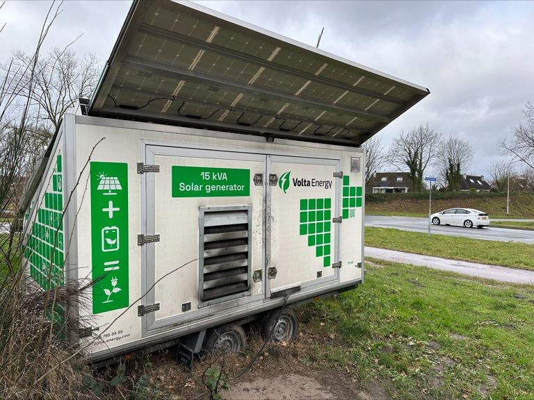One of the two diesel generators who are at the intersection at the mast.