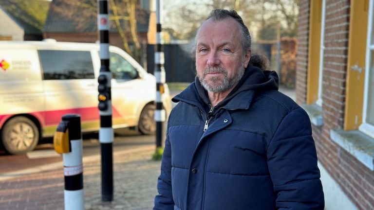 Wil Pijnenburg lives at the dangerous intersection in Oostelbeers (photo: Rogier van Son).  