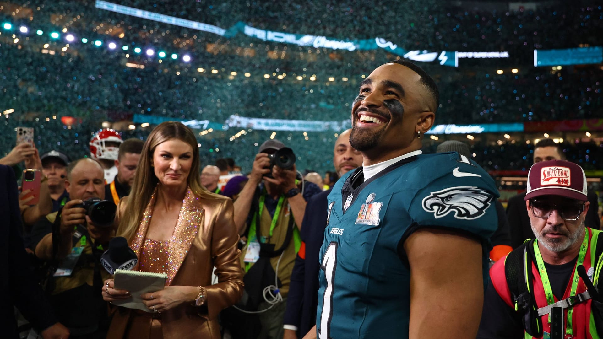 Jalen Hurts in the confetti rain: The quarterback of the Philadelphia Eagles led his team to victory.
