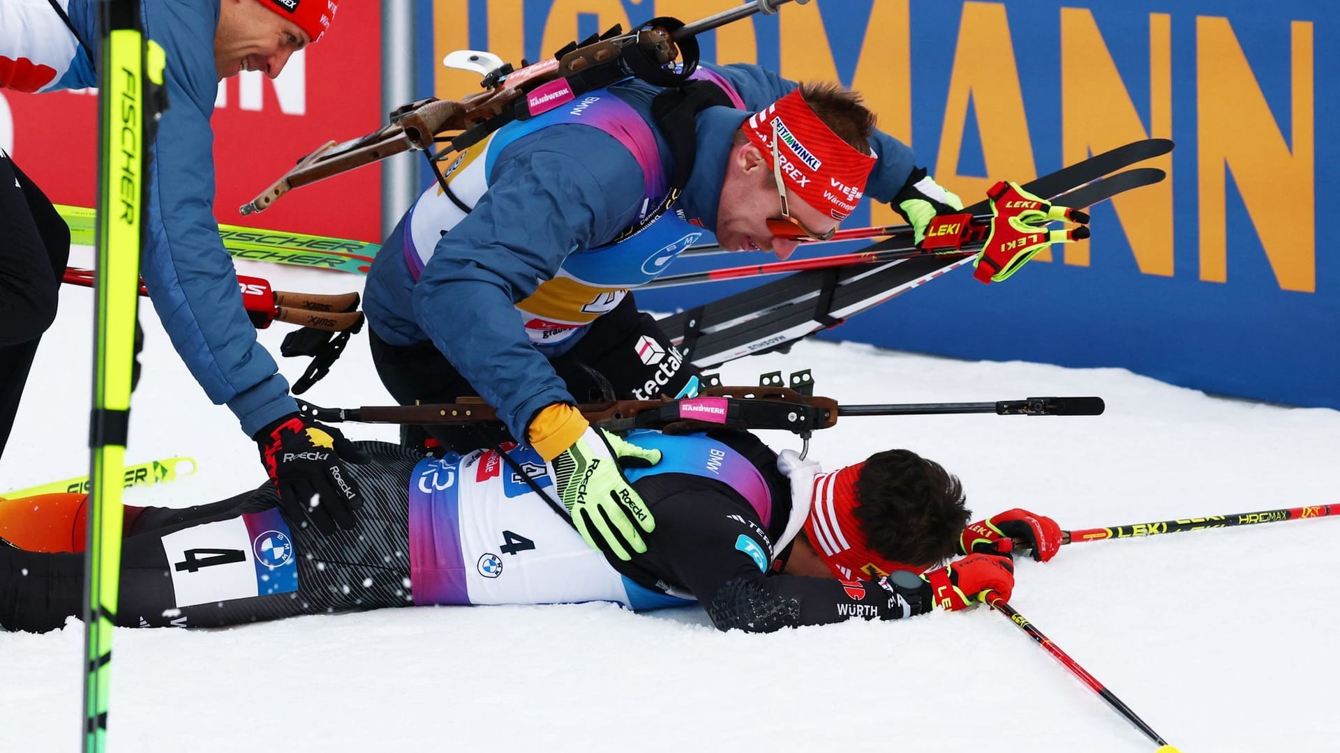 Philipp Horn is on the ground: The German biathlete and his team celebrated the first relay medal in five years. Philipp Horn is on the ground: The German biathlete and his team celebrated the first relay medal in five years.