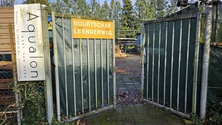 The gate was open (photo: Wil Lievens).