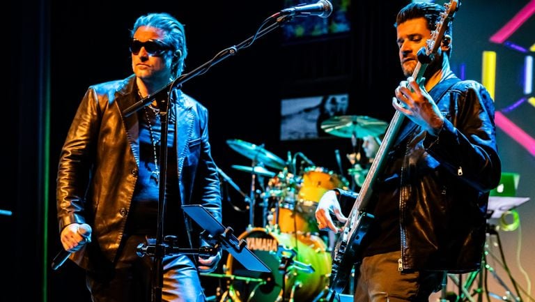 U2TWO (photo: Judy Photography).