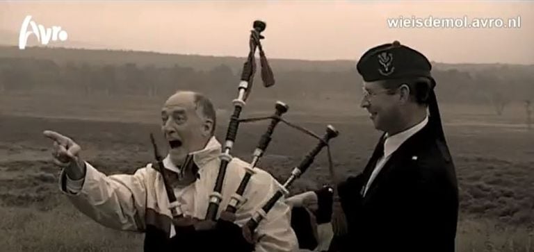 Cor van Driel was successful with the bagpipe assignment (image: YouTube).
