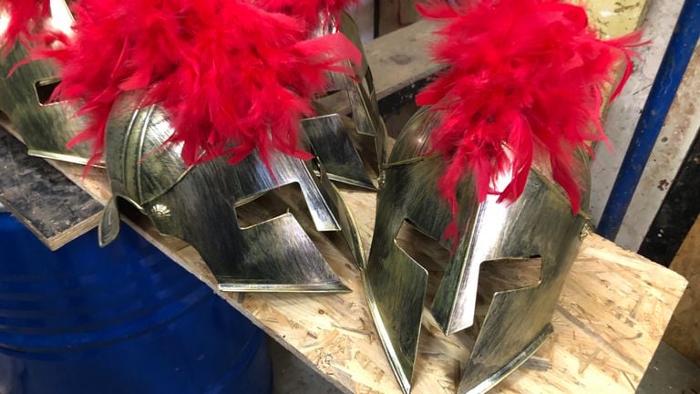 Spartan helmets of CV 't Vageguur from Halsteren, parade 2025 (photo: Willem-Jan Joachems).