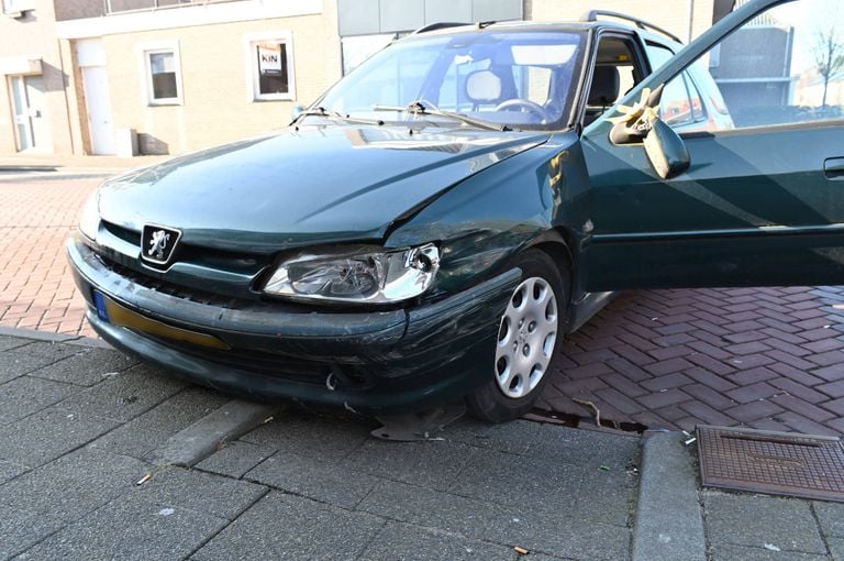 The man's car was also damaged (photo: Perry Roovers / press agency Heitink).