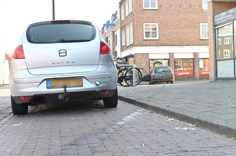 A car that was parked also suffered damage (photo: Perry Roovers / Press Agency Heitink).
