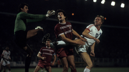 Horst Hrubesch (HSV) against Bodo Rudwaleit and Rainer Troppa (BFC Dynamo), 1983