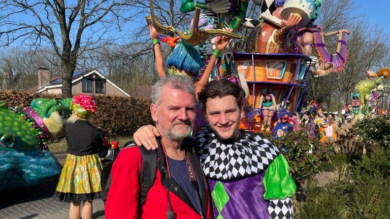 Ruud and his son Wies with in the background the last carnival car that they designed together (photo: Tom van den Oetelaar).