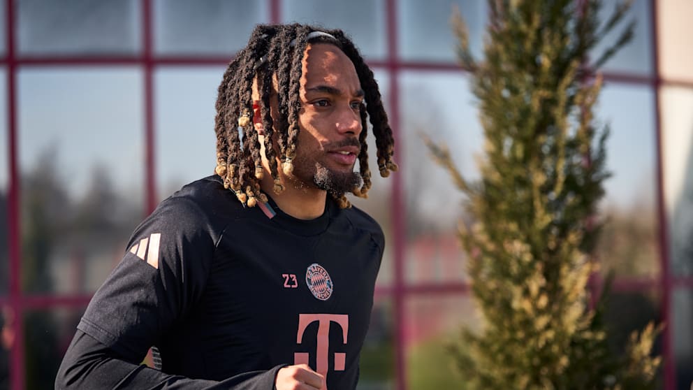 Sacha Boey steht seit Januar 2024 beim FC Bayern München unter Vertrag