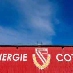 The club logo of the Cottbus Football Club FC Energie Cottbus can be seen on the Stadium of Friendship in Cottbus on November 4th, 2023. (Source: Imago/Andreas Franke)