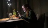 Floor has an online conversation with Wequit to help her stop vapen. Wequit has a special program for 12 to 24-year-olds. 