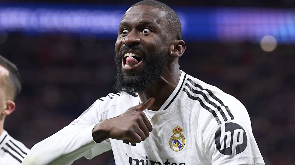 Nationalspieler Antonio Rüdiger (32) verwandelt im Elfmeterschießen gegen Atlético Madrid den letzten Elfer