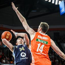 Alba (in blue) against Ulm (Imago Images/Harry Langer)