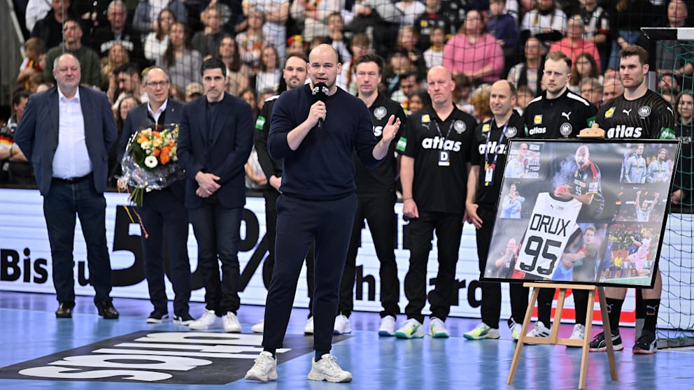 Paul Drux (30) wurde nach dem Spiel offiziell als Nationalspieler verabschiedet