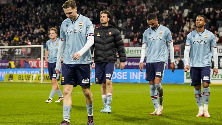 The players of Willem II drip after a hefty defeat against Sparta (photo: ANP)