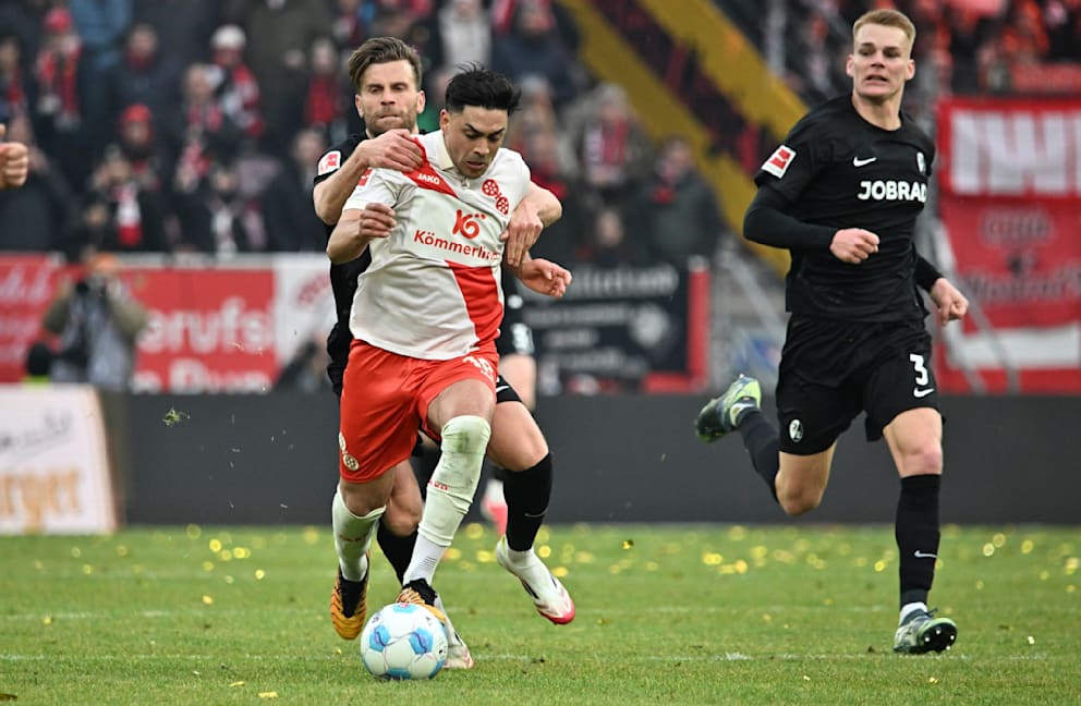 Amiri im Duell mit Freiburgs Höler beim 2:2 am vergangenen Wochenende