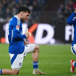 Schalkes Mehmet Can Aydin (left) and Pape Meissa Ba (right) break their fasting. / Imago Images/ Team 2