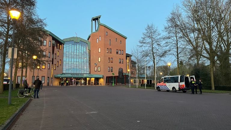 It is quiet for the town hall of Sint-Michielsgestel just before the council meeting (photo: Megan Hanegraaf).