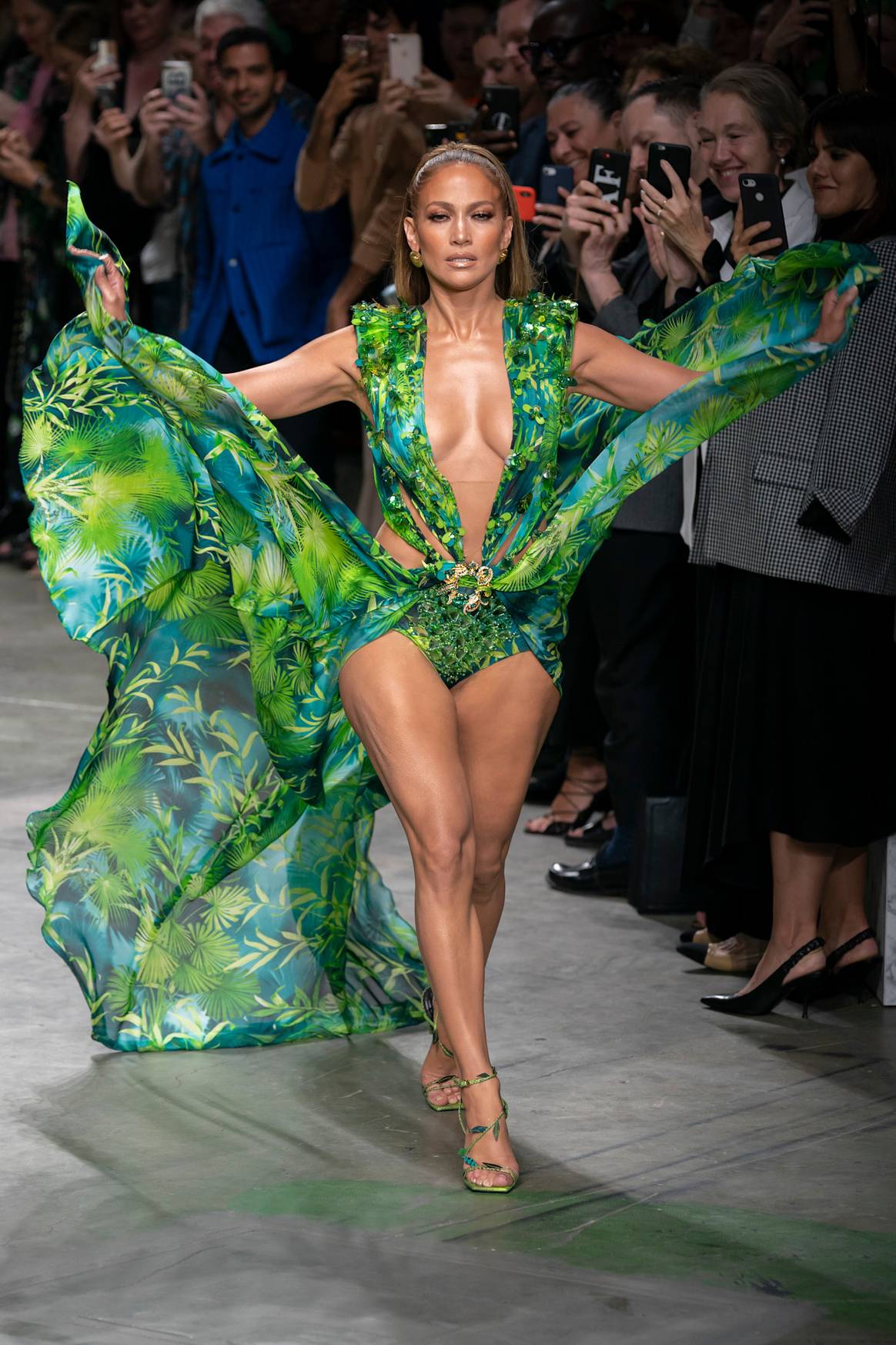 Versace SS20, Modela d'Eccezione Jennifer Lopez