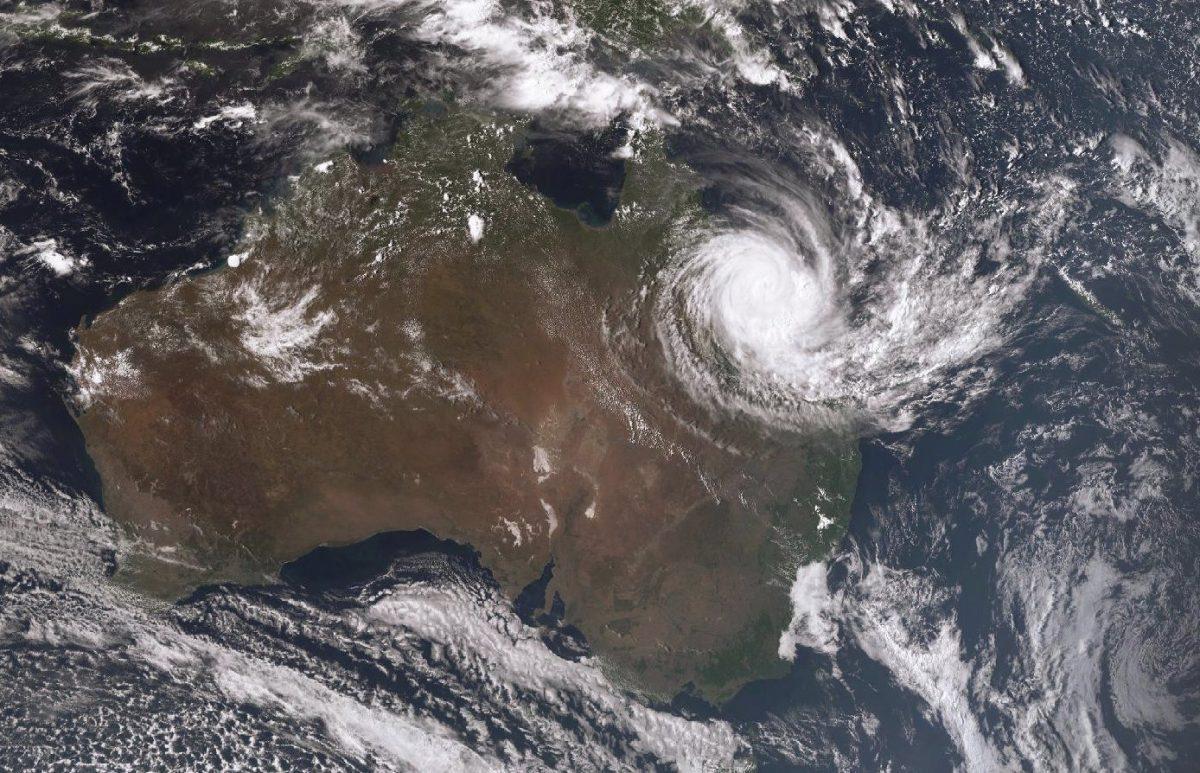 El ciclón Debbie, con vientos de 263 km/h, sobre Australia en 2024, captado por el satélite Terra de la NASA.