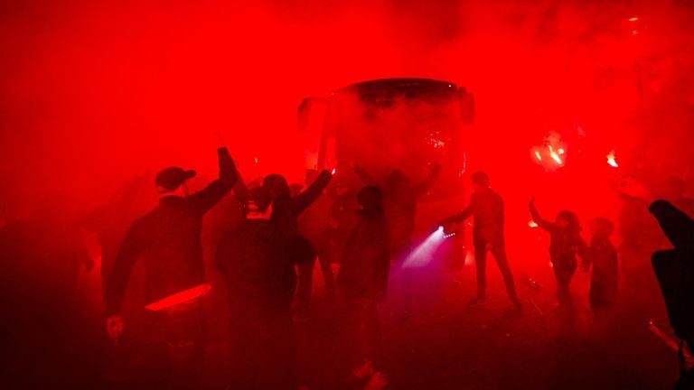 Very local fog through all the fireworks and all the torches that were lifted (photo: SQ Vision).
