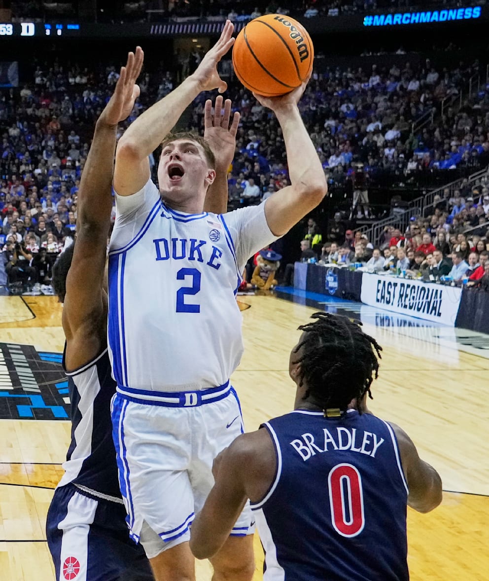 Cooper Flag (am Ball) verzaubert nicht nur die Basketball-Fans in den USA